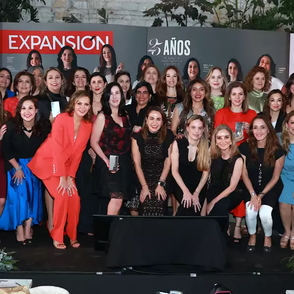 MUJERES MAS PODEROSAS 322.JPG