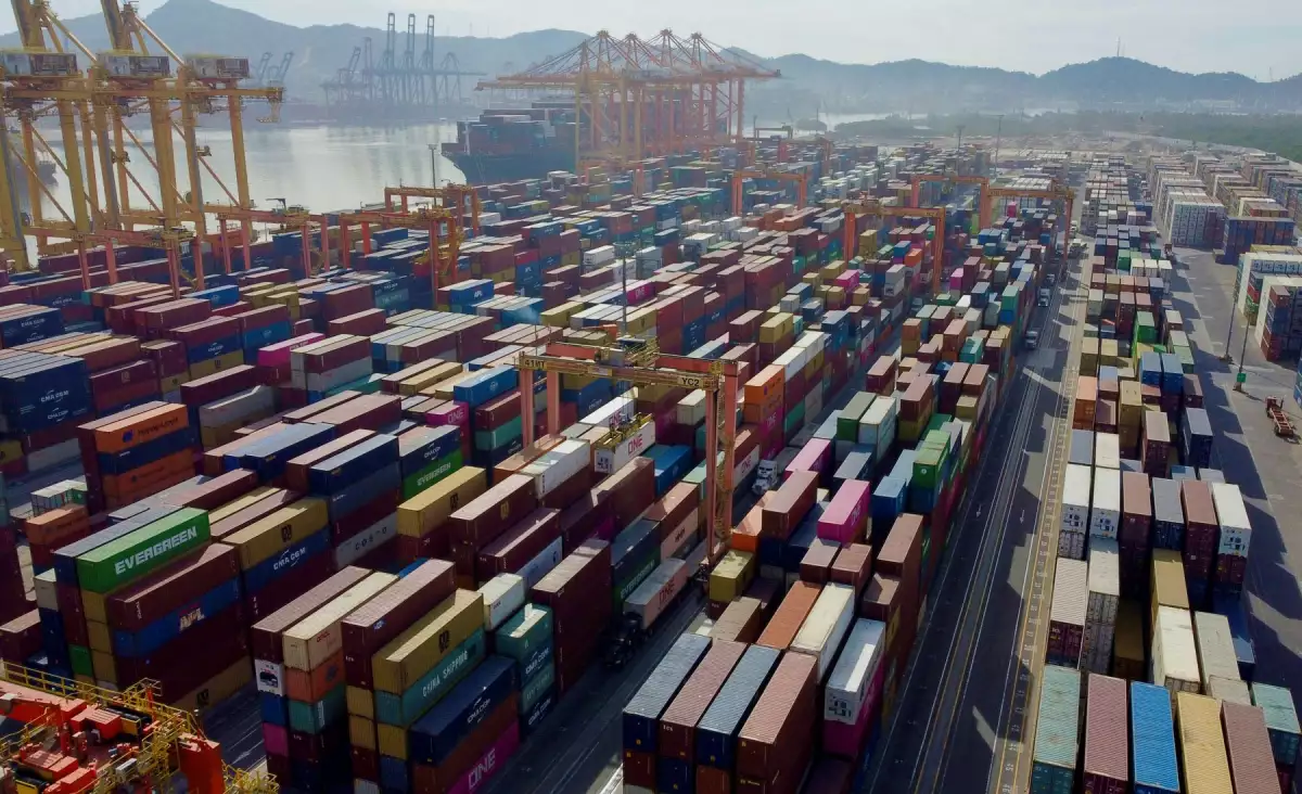 El déficit comercial de EU se reduce en junio