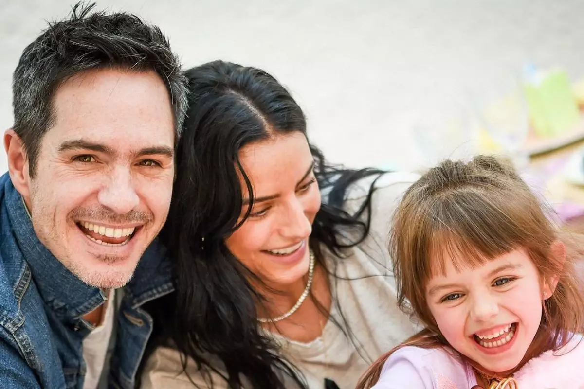 Mauricio Ochmann, Aislinn Derbez y Kailani