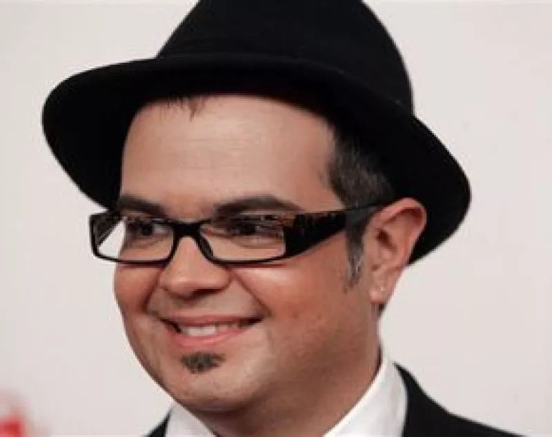 El cantautor confirmó que su esposa Karen Coronado se encuentra en el quinto mes de su embarazo, por lo que decidió darse un descanso para poder disfrutar de esta etapa al lado de su mujer.