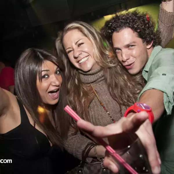 Alejandra Riquelme,Kary Fernández y Víctor Salinas