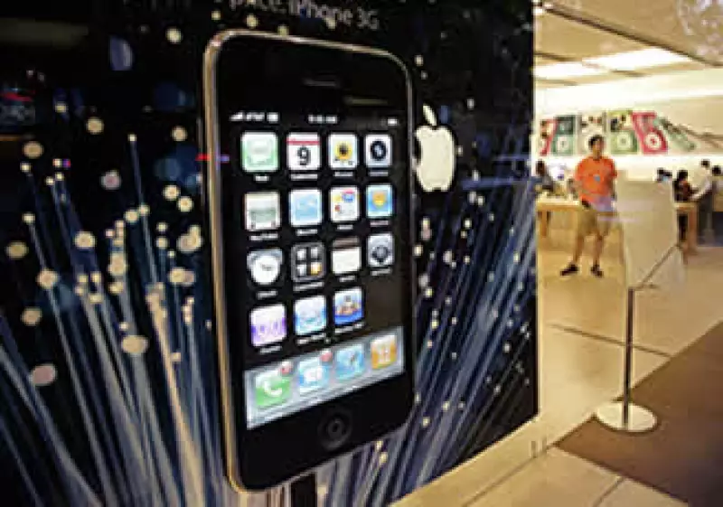 El sistema permite intercambiar dinero y datos de forma inalámbrica a una distancia de hasta 10 centímetros. (Foto: AP)