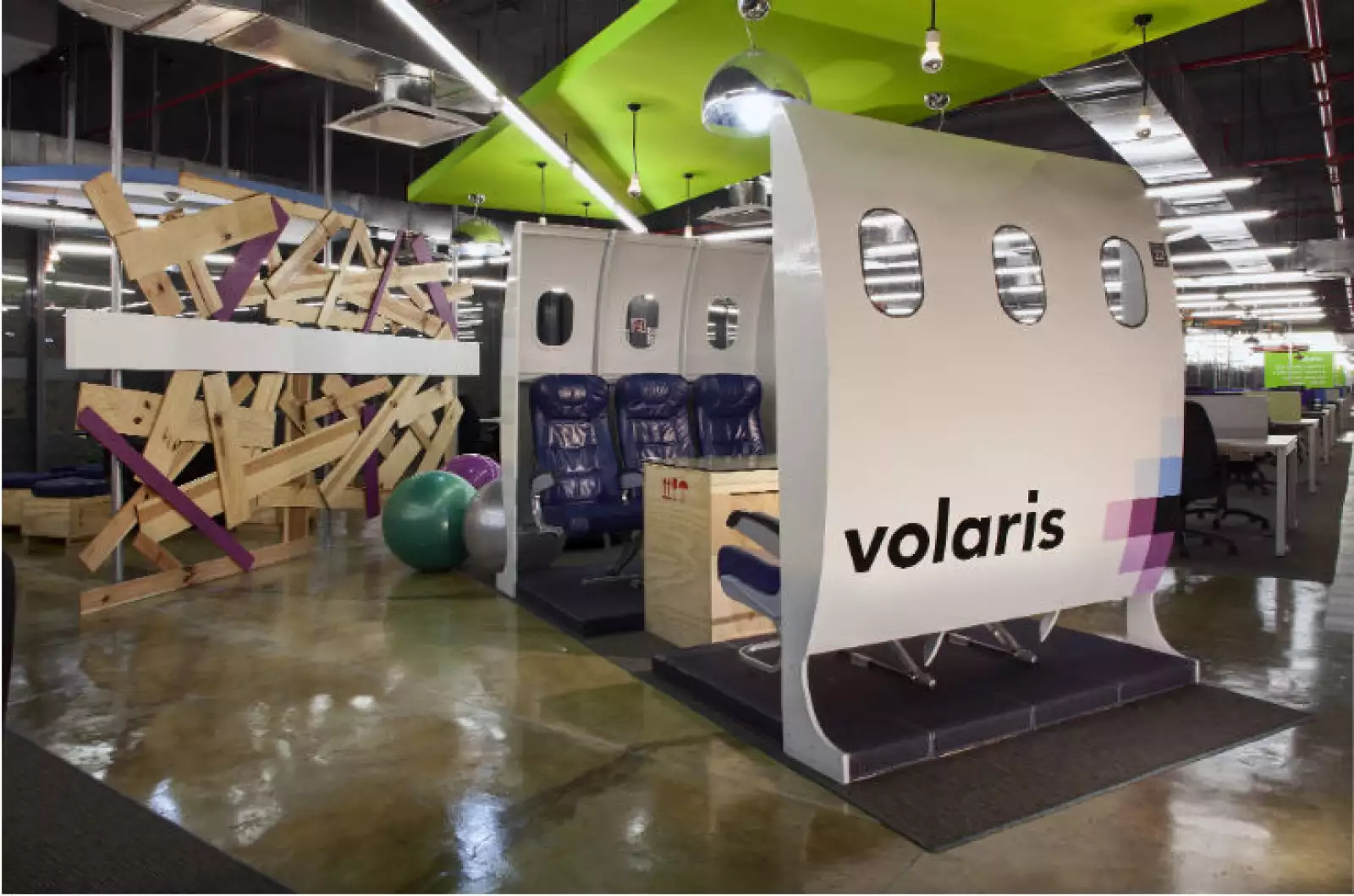 Volaris Oficinas 9