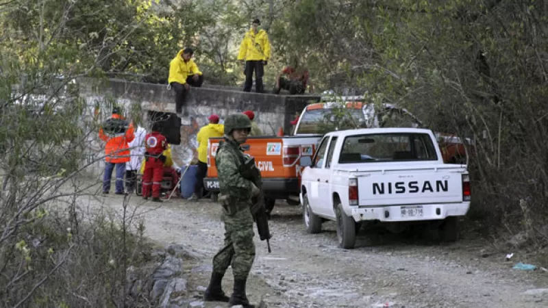 Labores de rescate de cadaveres en mina de Taxco