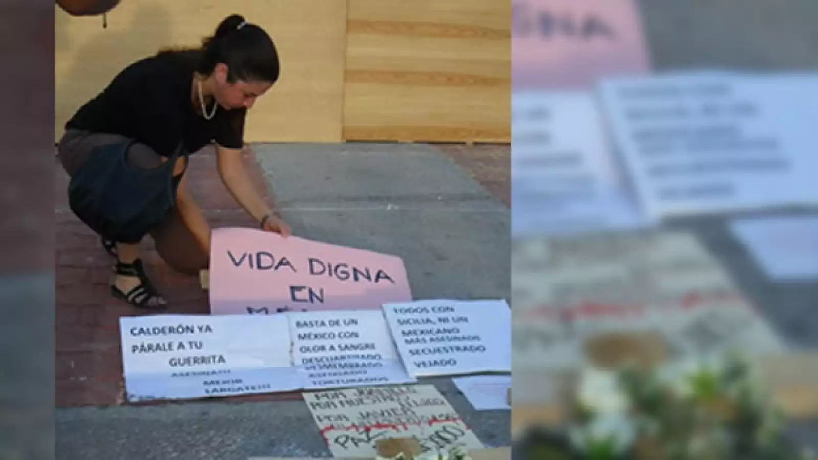 Manifestantes piden un alto a la violencia