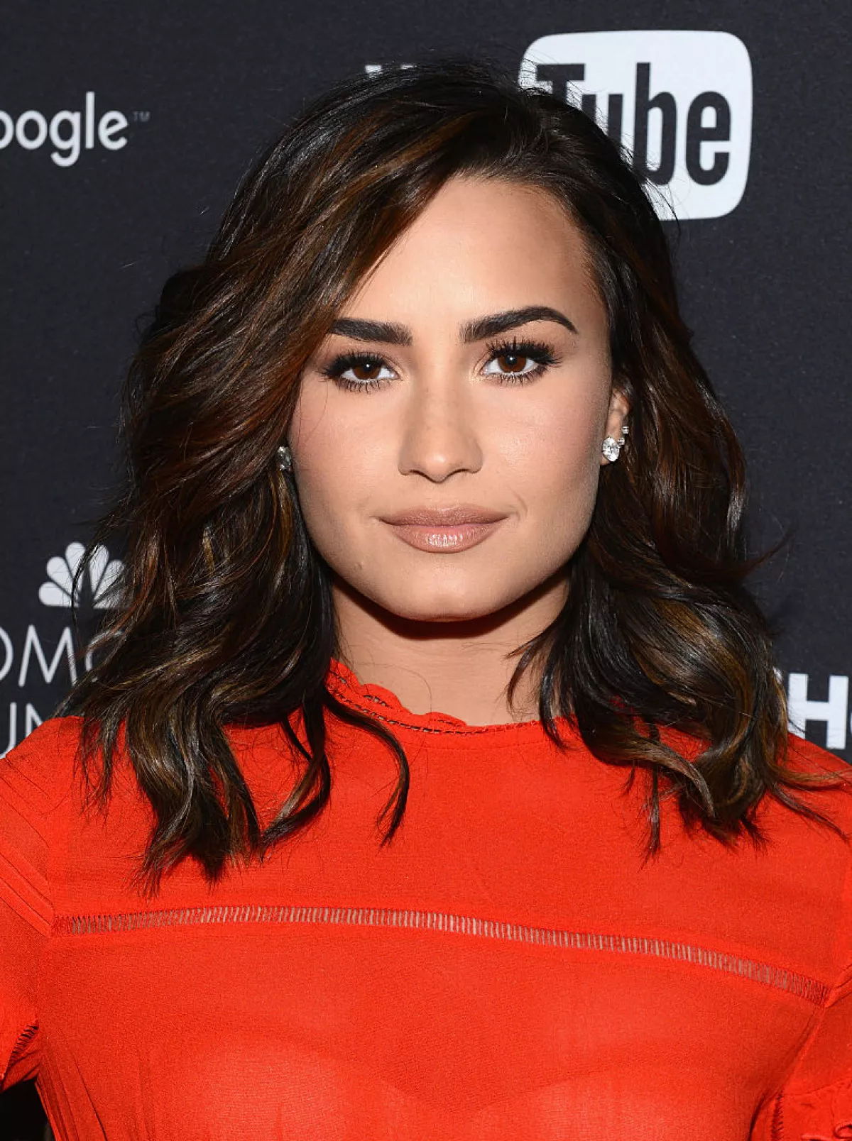 Demi Lovato vestido rojo