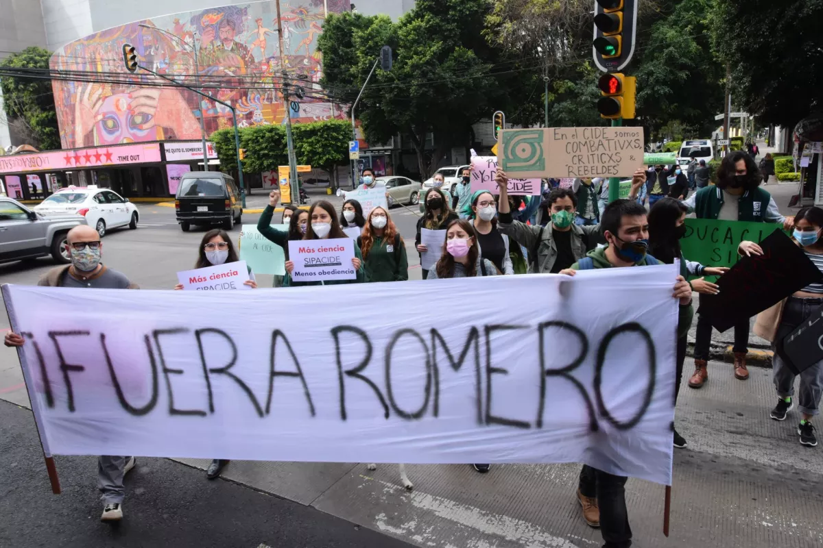 Los estudiantes de CIDE mantienen su protesta contra el director interino