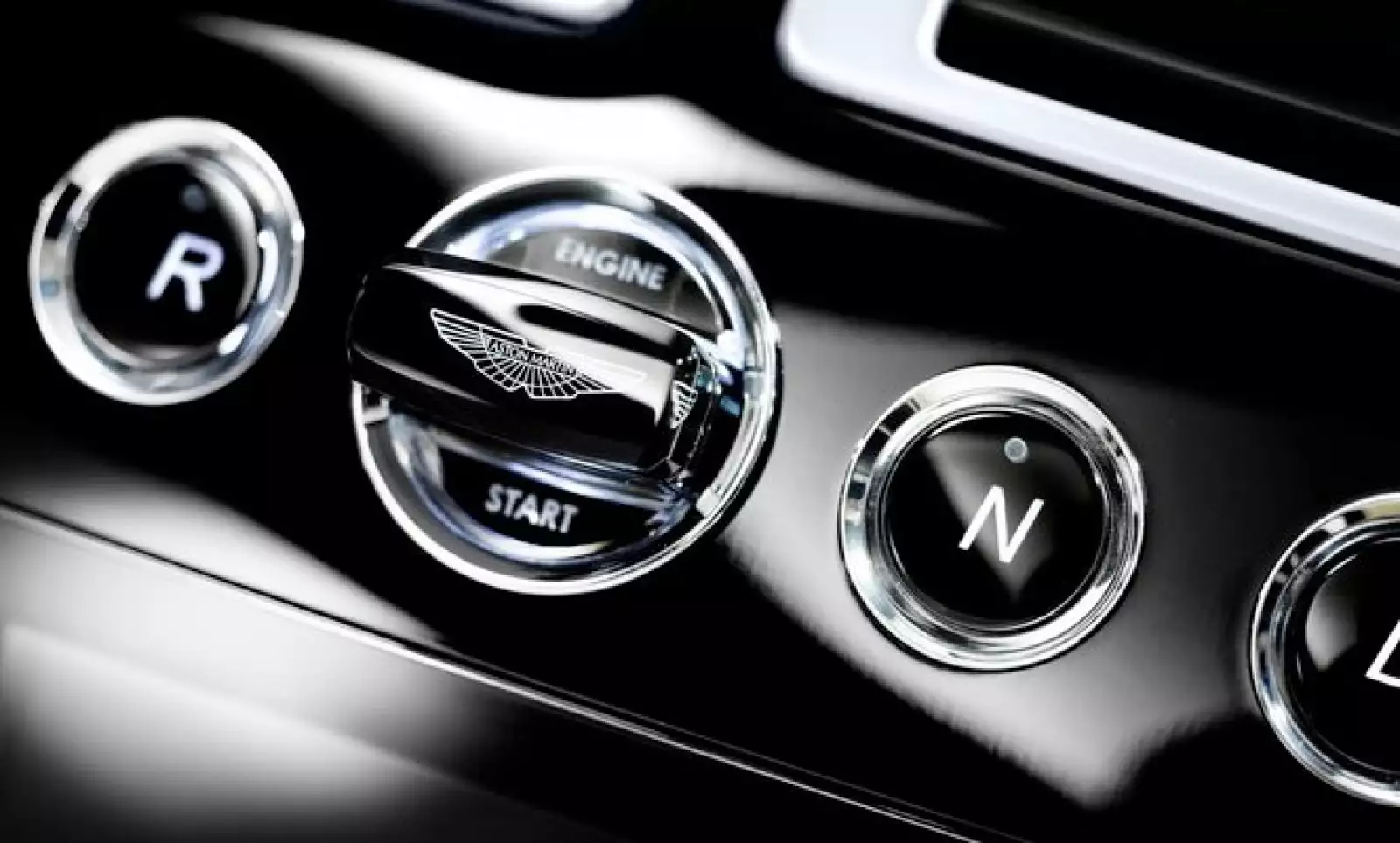 El equipamiento actual incluye un navegador satelital con pantalla de 6.5 pulgadas, ‘bluetooth’ y sistema de sonido con entrada para iPod.