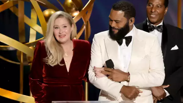 Te contamos qué le pasó a Christina Applegate y por qué la ovacionaron en los Emmy.