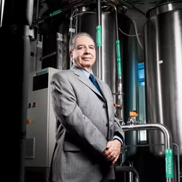 Guillermo García Aviña manufacturero del año 2010.