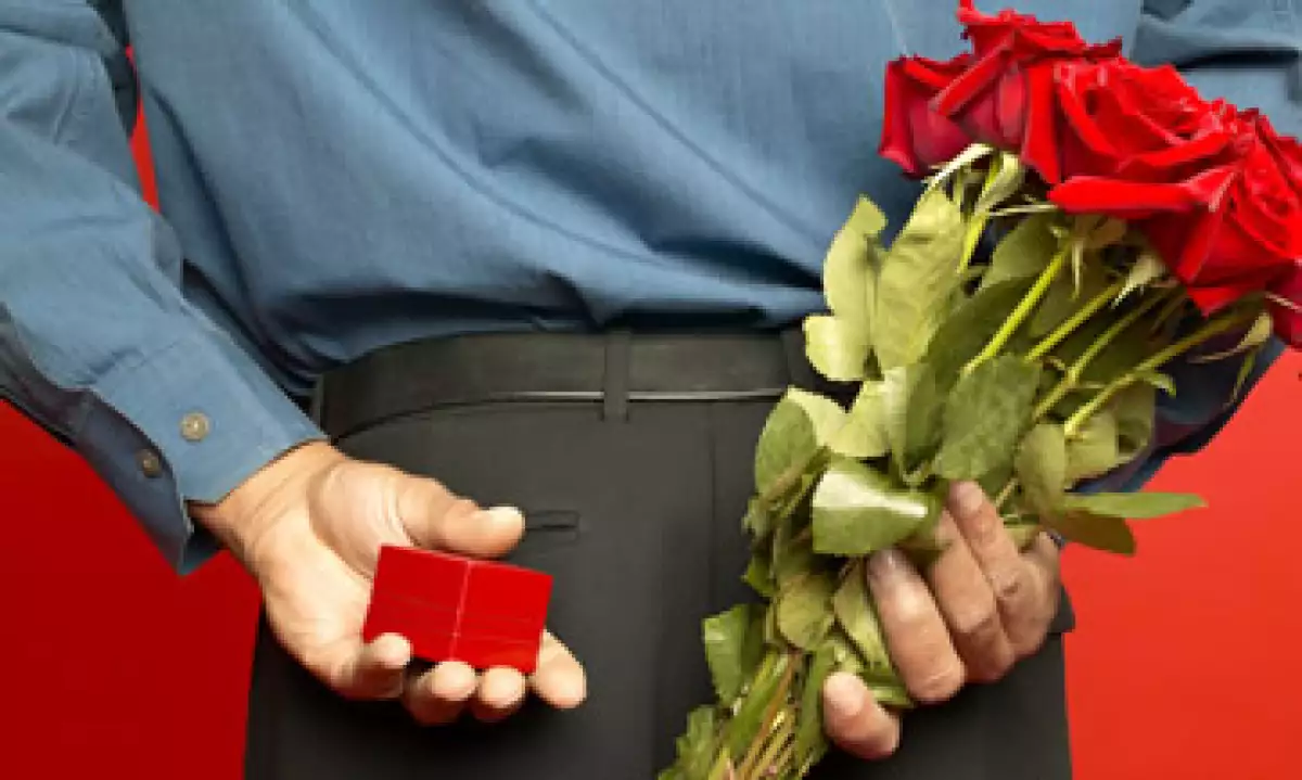 Los hombres gastan el doble que las mujeres en regalos por el día del amor y la amistad, según Discover Card. (Foto: Thinkstock)
