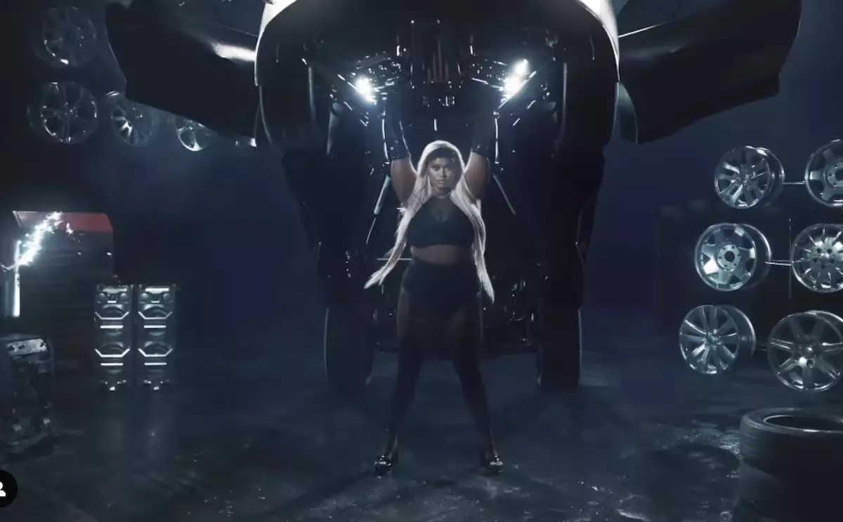 rihanna-lanza-coleccion-sport
