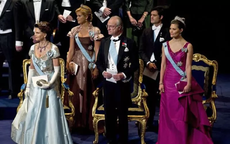 Los reyes de Suecia, Carlos Gustavo y Silvia, ofrecieron un banquete para los ganadores.