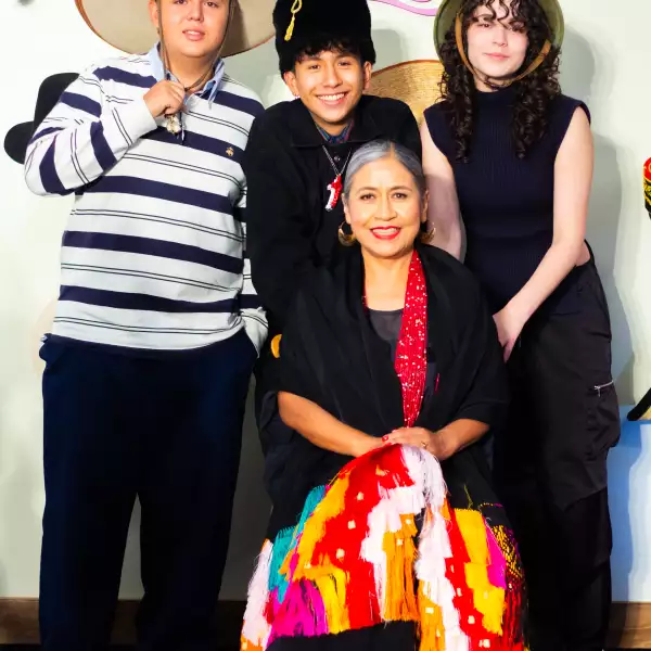 ALFOMBRA ROJA Y COCTEL FIESTA EN LA MADRIGERA
