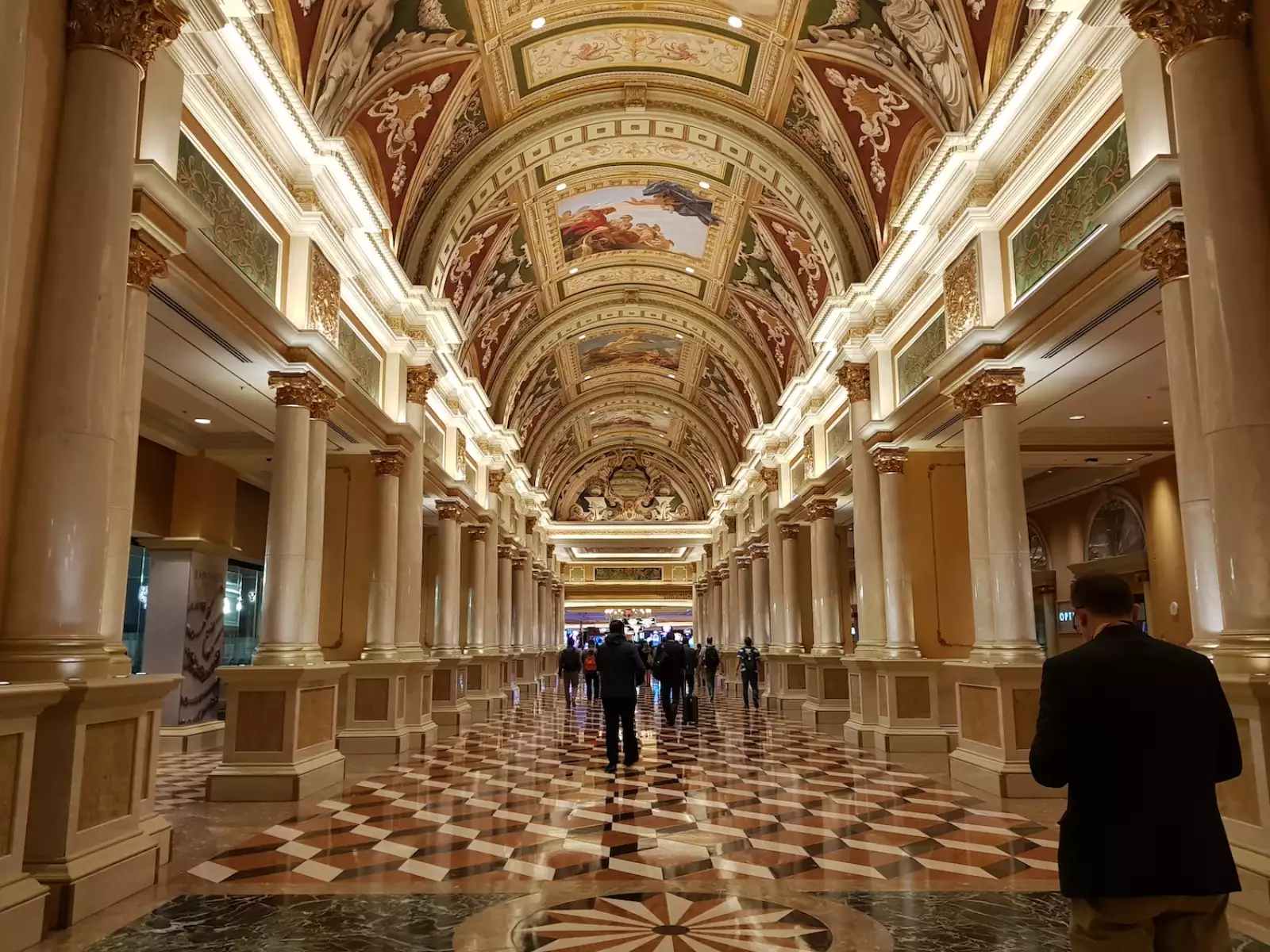 Más resalte, menos realismo