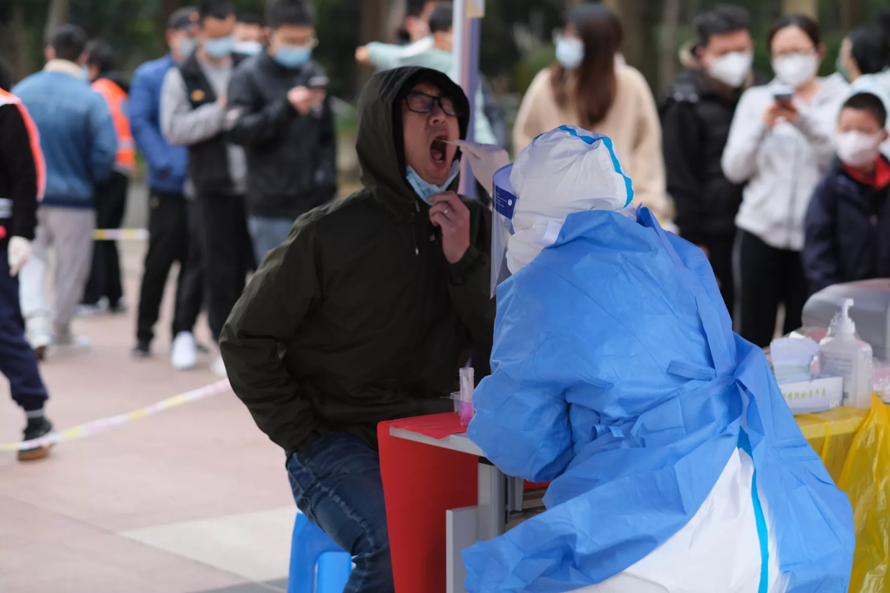 Shanghai impone medidas estrictas para frenar contagios de COVID