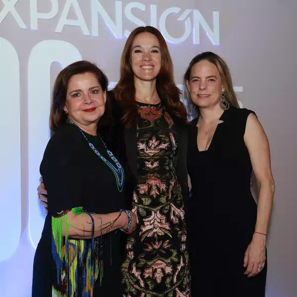 Mónica Flores, Constanza Lozada y María Teresa Arnal 