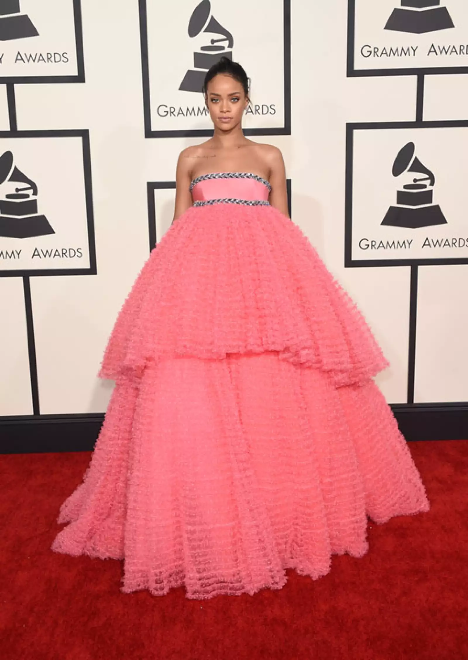 A unos días de haberse convertido en madre, Elsa no solo lucía radiante, sino logró posar con uno de sus bebés de la manera más conmovedora posible.