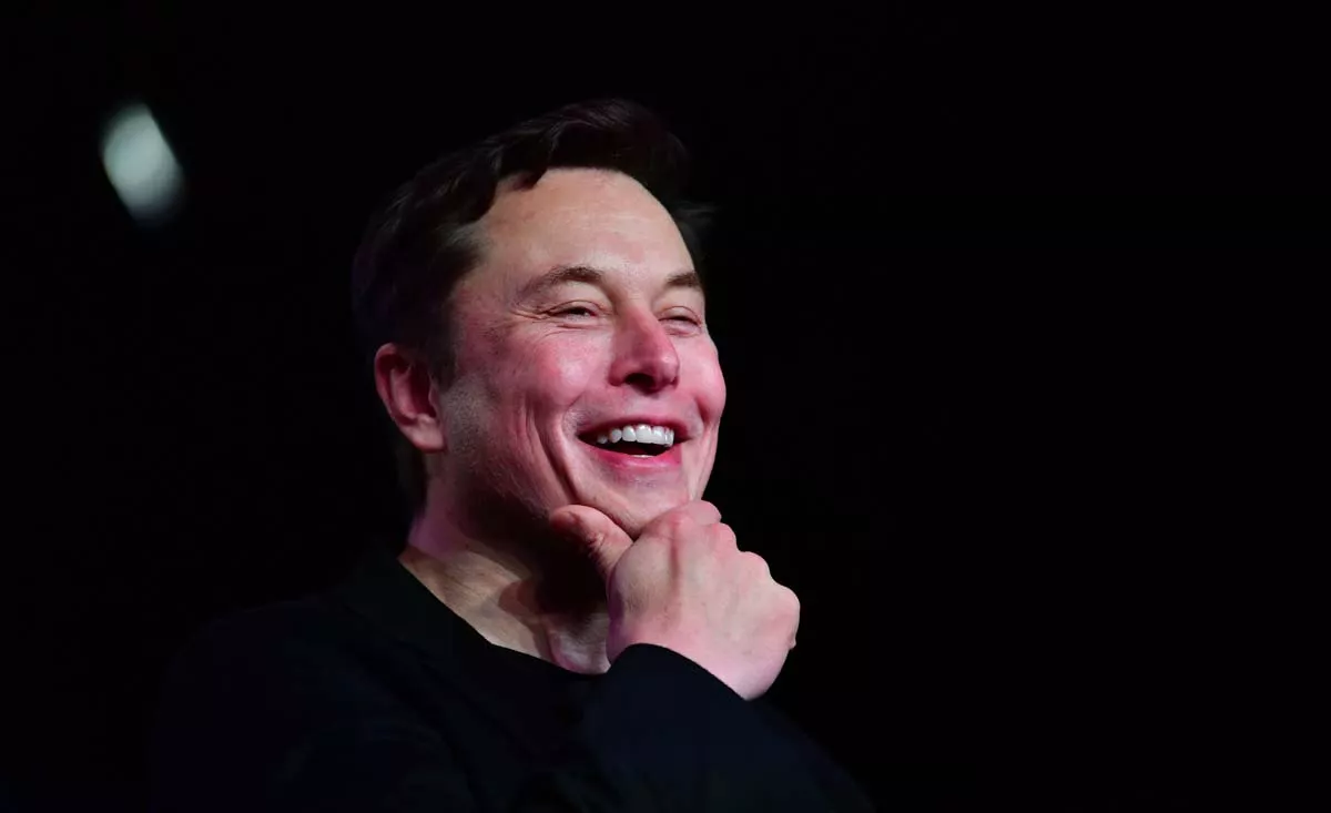 Elon Musk compra Twitter tras varios días de haber hecho una oferta a la compañía. 