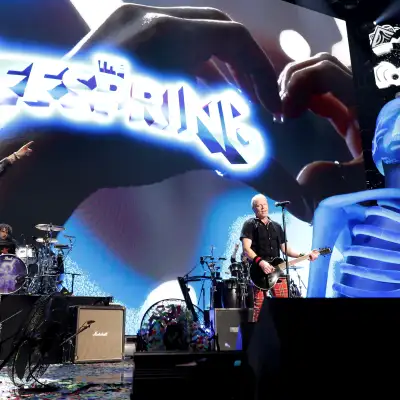 Noodles, el guitarrista de The Offspring, abandona la gira por problemas de salud