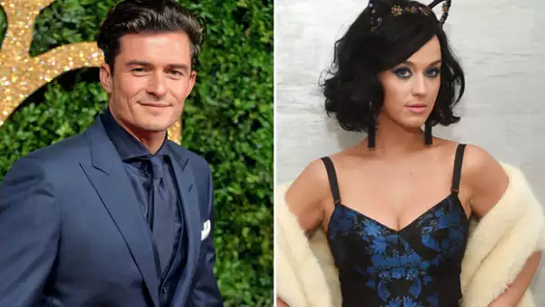 El actor y su novia decidieron practicar paddleboard en una playa italiana junto a varios amigos, aunque Orlando no necesitó traje de baño para esto.