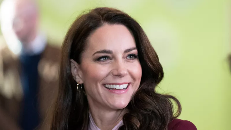 A dos meses de ausencia, los paparazzi captan a Kate Middleton en carro