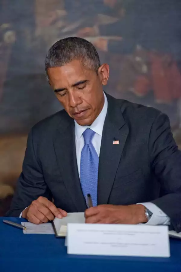 El presidente Obama atendió a la embajada de Francia en Estados Unidos para firmar el libro homenaje.