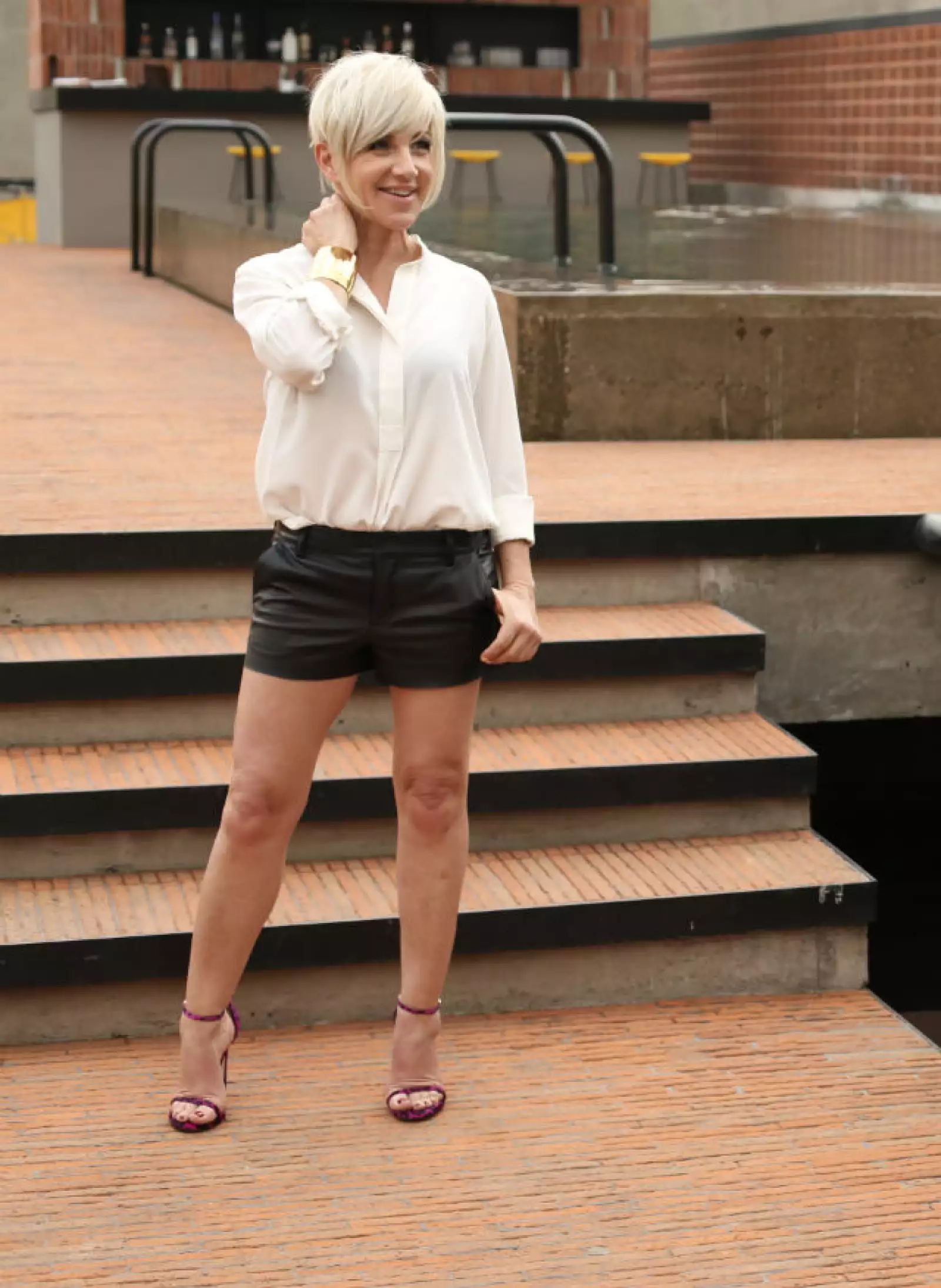 Ana Torroja junto al área de alberca de Downtown.