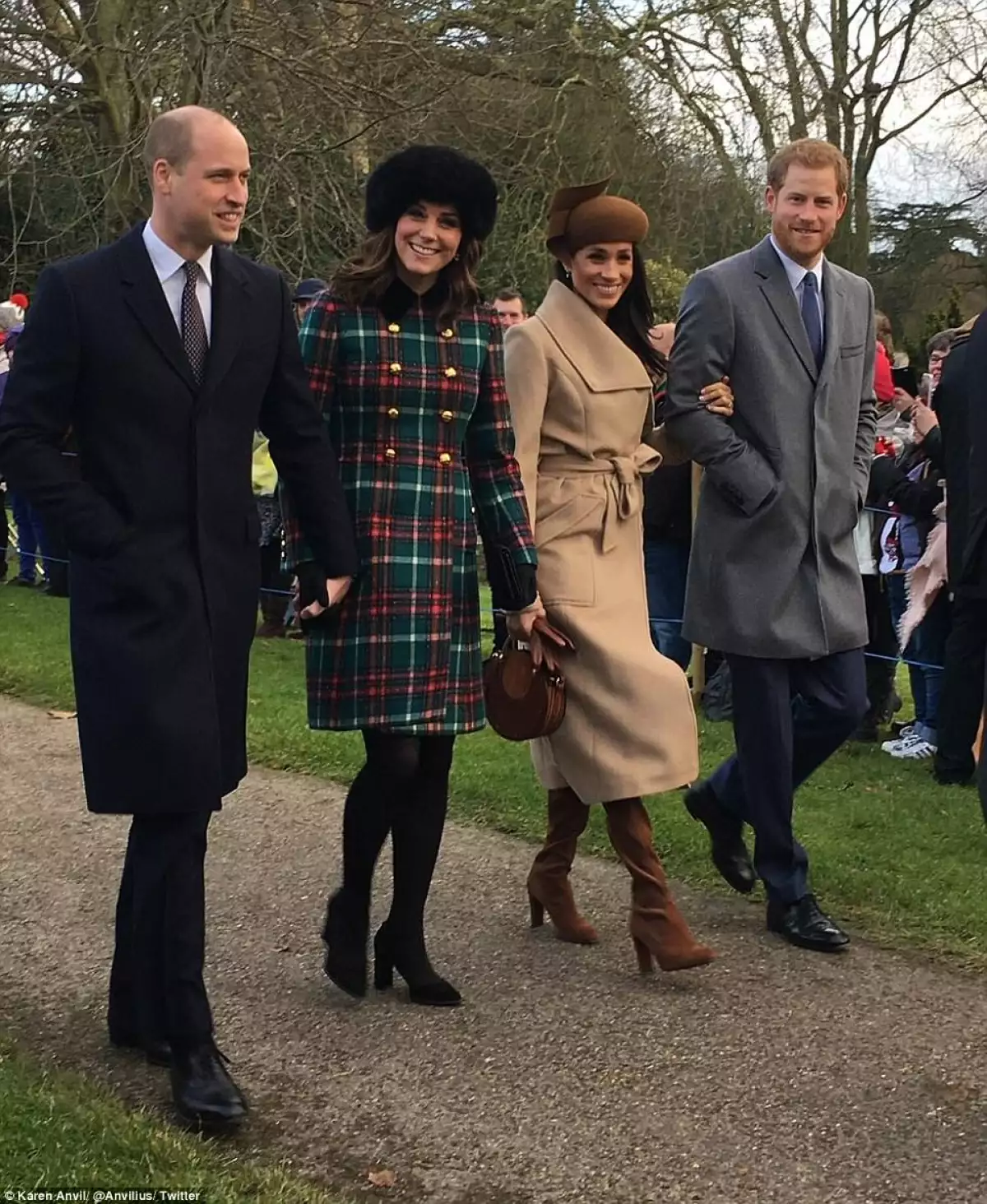 4791545900000578-5211553-The_Fab_Four_This_picture_taken_by_an_onlooker_shows_Prince_Will-a-62_1514220790043