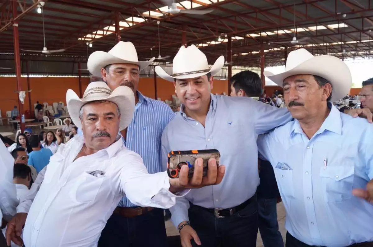 El candidato panista presumió que miles de ciudadanos han respaldado su movimiento por la inconformidad hacia los gobiernos priistas.
