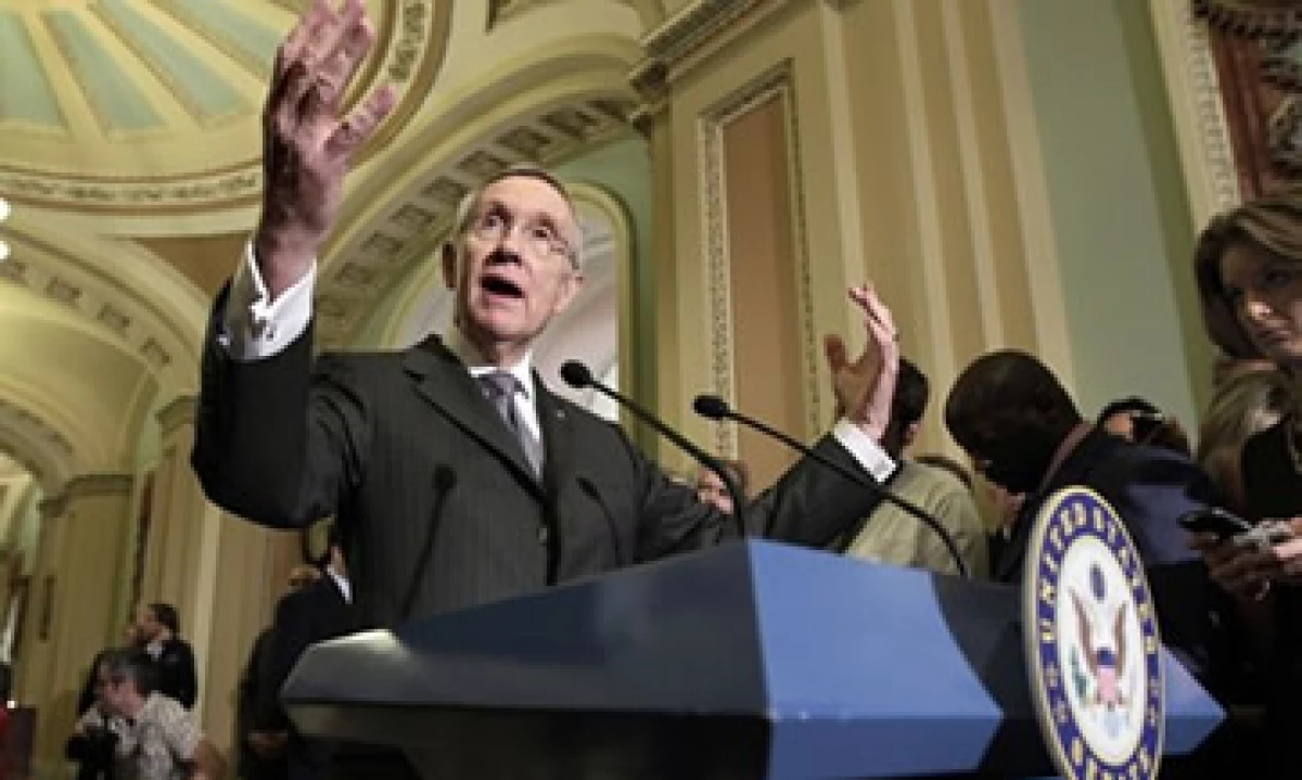 Harry Reid, el líder de los demócratas en el Senado asegura que su proyecto es la última oportunidad para salvar a EU del impago. (Foto: AP)