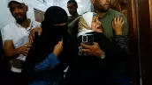 Los familiares palestinos de Youssef Radwan, que fue asesinado por las fuerzas israelíes durante una protesta en la valla fronteriza entre Israel y Gaza, reaccionan en el hospital de Khan Younis