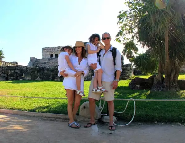 Andrea, Nina, Erick y Mía recibieron el año 2012 en Tulúm, Quintana Roo.