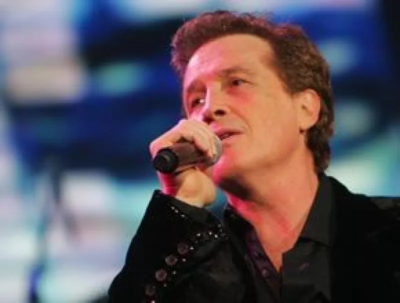 Su próximo material tendrá temas inéditos, algunos compuestos por Alexander Acha, su hijo.