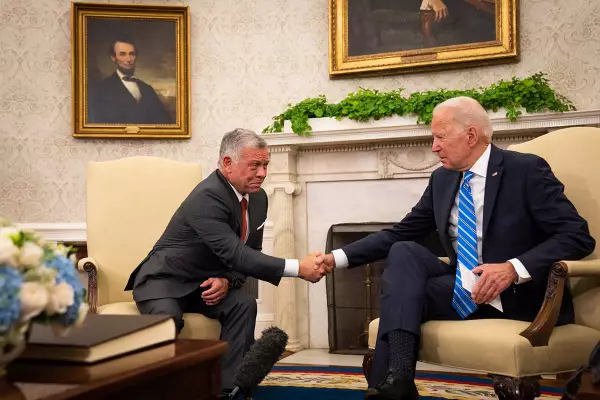 El presidente Joe Biden se reúne con el rey Abdullah II de Jordania en la Oficina Oval de la Casa Blanca