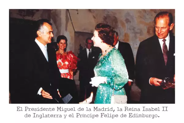 Miguel De la Madrid, Paloma Cordero, la Reina Isabel II y el príncipe Felipe de Edimburgo