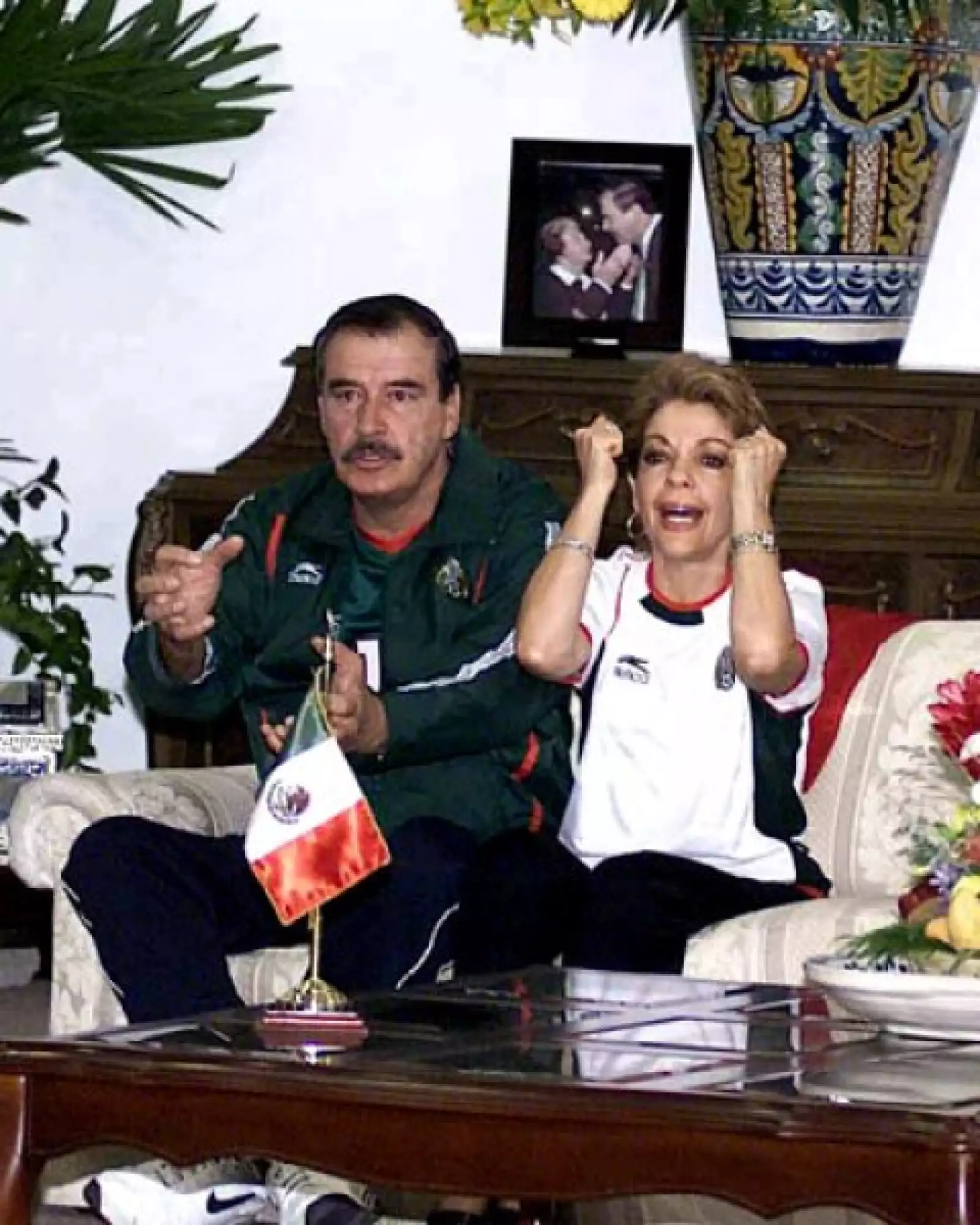 El ex presidente y su esposa se veían bastante nerviosos cuando la selección mexicana de futbol se enfrentaba a Estados Unidos en el Mundial de Korea 2002. México fue eliminado 2-0.