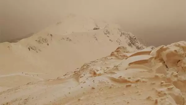 Montañas anaranjadas