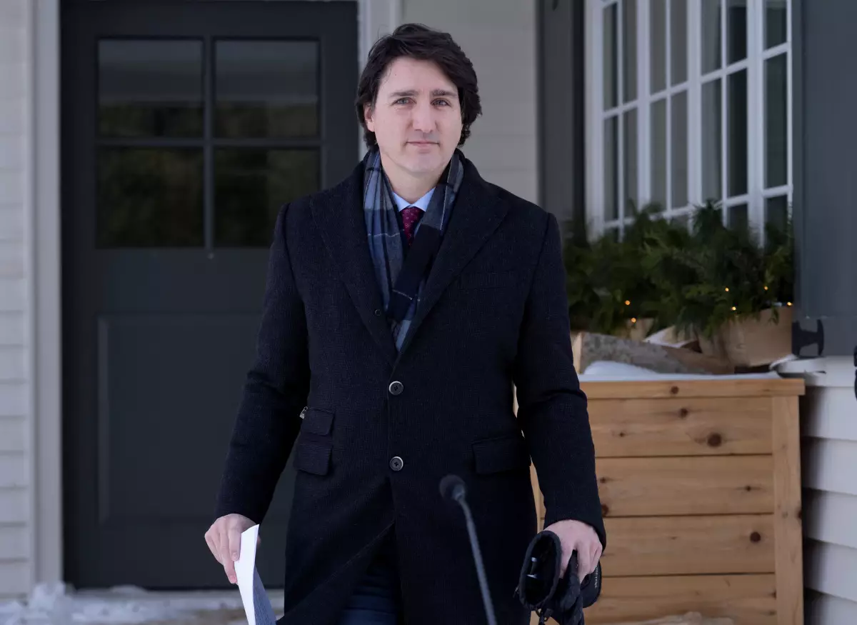 El primer ministro de Canadá Justin Trudeau, quien dijo que dio positivo a Covid-19, sale a dar una conferencia de prensa. 