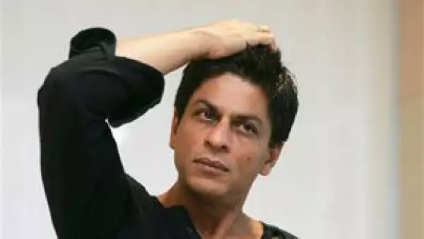 El actor Shan Rukh Khan, considerado uno de los más famosos del cine indio, fue detenido e interrogado este sábado en un aeropuerto de Estados Unidos, donde promociona su nueva película Me llamo Khan.