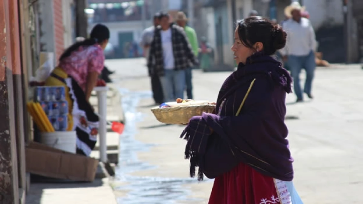 Mujeres indígenas de Nahuatzen, Michoacán, en la Meseta Purépec