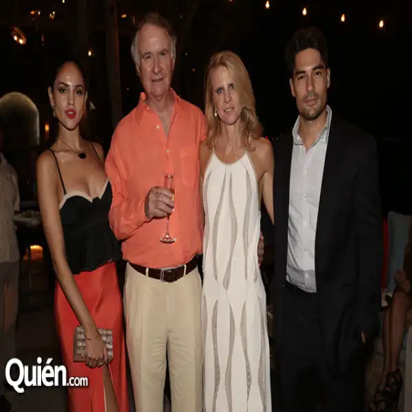 Eiza González, Eduardo y Carolina Sánchez Navarro con DJ Cotrona
