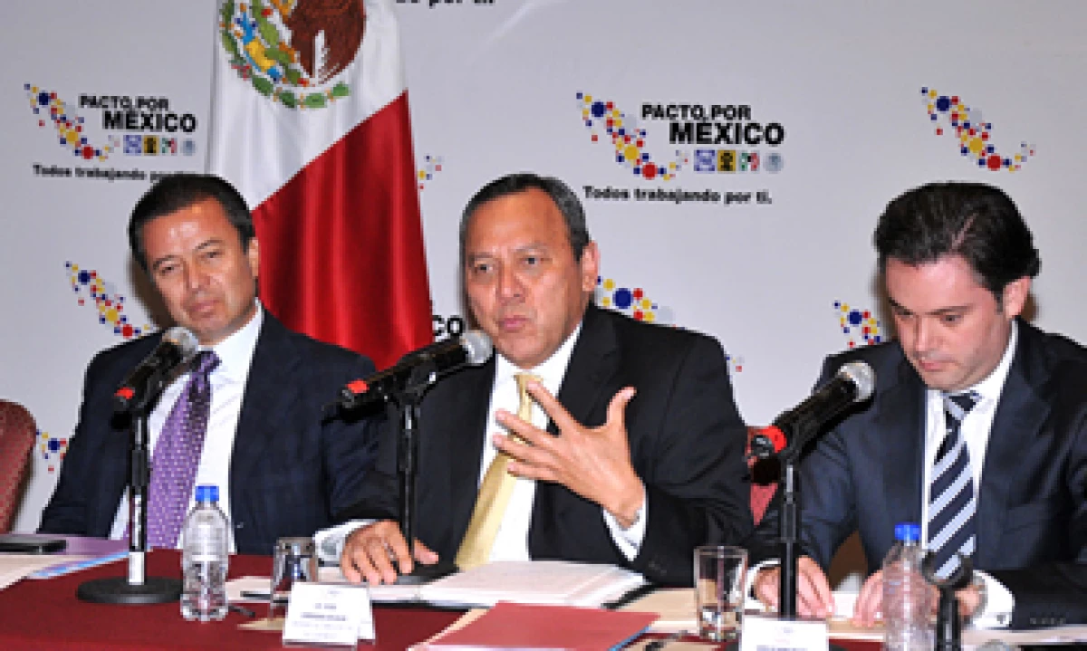 Jesús Zambrano –centro- afirmó que el pacto surgió como parte de un ejercicio transversal y no como iniciativa del Gobierno Federal. (Foto: Notimex)