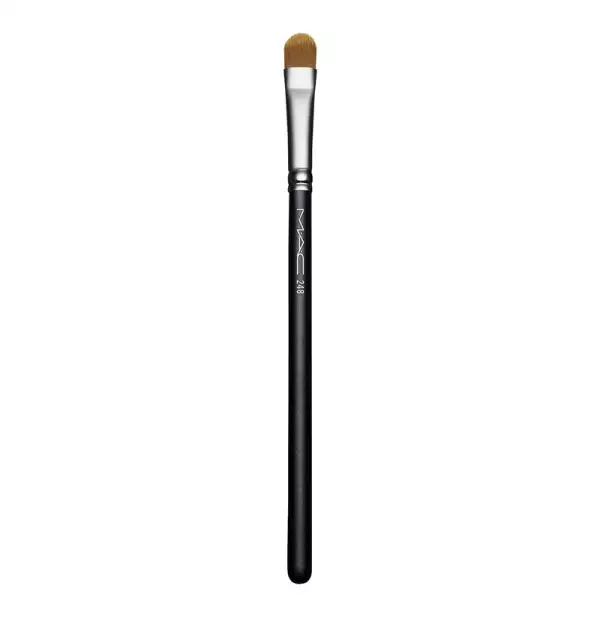 MAC-248-Small-Eye-Shader-Brush.jpg