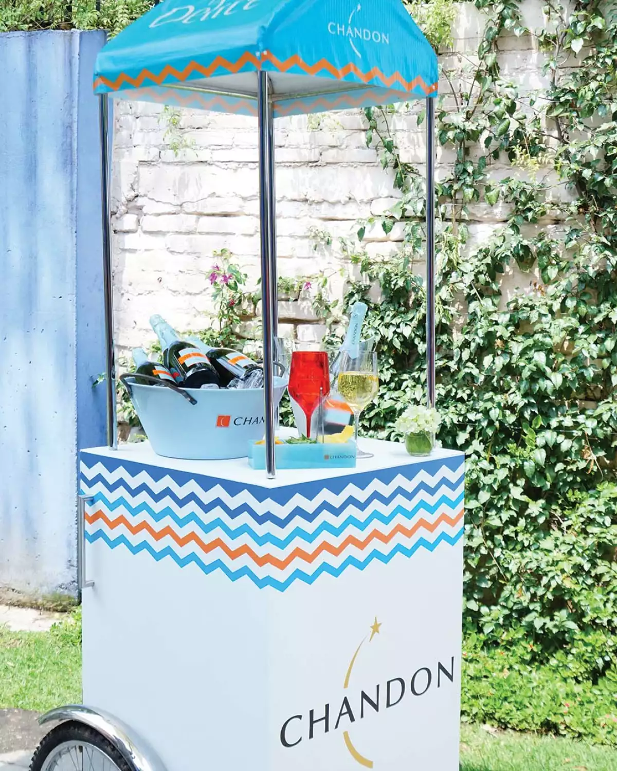 Carrito Chandon La Europea en jardín