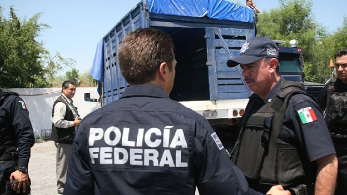 policias detienen camioneta con marihuana