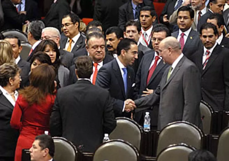 A su arribo a la Cámara de Diputados, el secretario del Trabajo saludó a coordinadores de distintos grupos legislativos. (Foto: Notimex)
