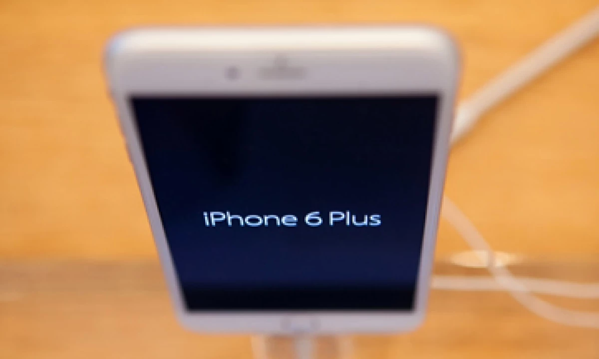 El iPhone 6 Plus es significativamente más grande y más delgado que el iPhone tradicional. (Foto: Getty Images)