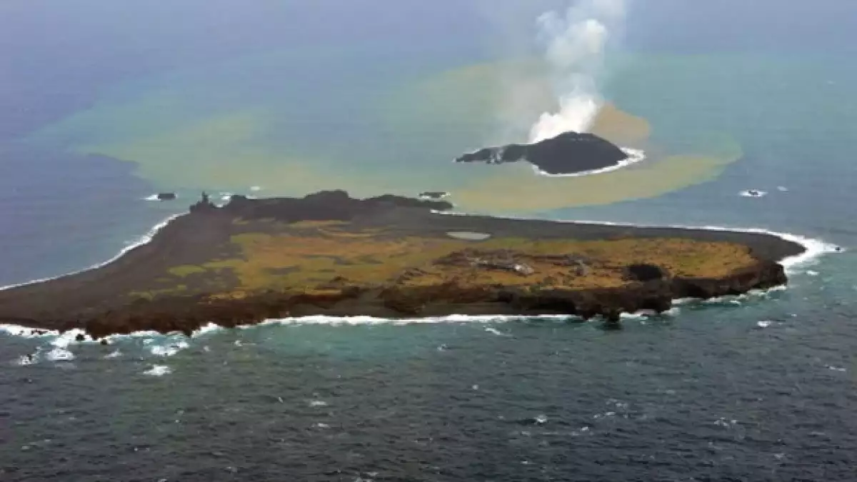 La isla japonesa de Nishinoshima ya es 11 veces más grande que su tamaño original