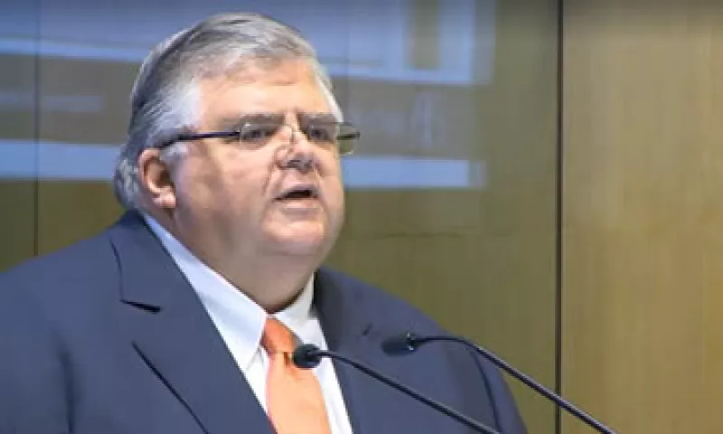 Agustín Carstens, titular de Banxico, dice que el peso está subvaluado ante el dólar estadounidense. (Foto: Tomada de ustream.tv/channel/banxico )